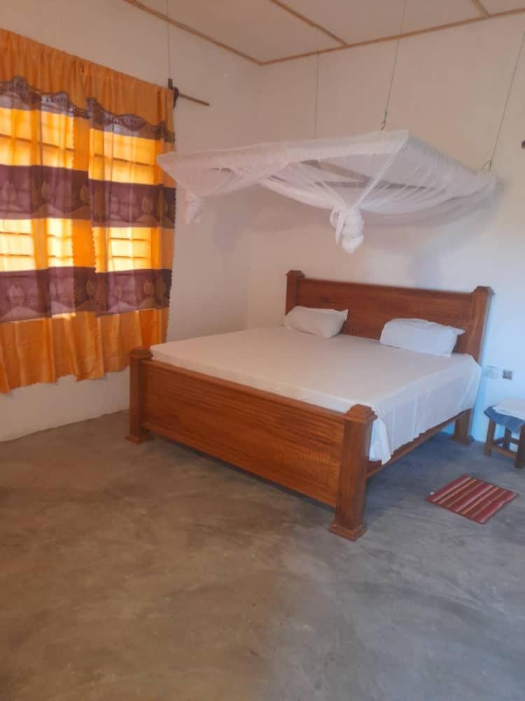 Bed & Breakfast Bwejuu Garden View
